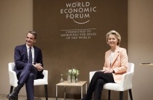 Συνάντηση του Κυριάκου Μητσοτάκη με την Ούρσουλα φον ντερ Λάιεν στο Νταβός 