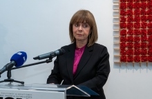 Η Κατερίνα Σακελλαροπούλου εγκαινίασε την έκθεση «Όλοι Εδώ - 50 Χρόνια Δημοκρατία» 