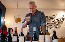 Ο Αντώνης Παττακός ομορφαίνει με κρασιά και αρώματα της Νότιας Ελλάδας τα τσιμπούσια του Βορρά 