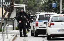 Αστυνομικοί σε επιχείρηση συλλήψεων για την υπόθεση της Greek Mafia
