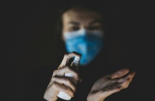 Πώς σχετίζονται τα αυτοάνοσα νοσήματα με τον κορωνοϊό