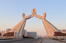 Βόρεια Κορέα: Κατεδάφισε μνημείο-ορόσημο για την επανένωση με τη Νότια Κορέα