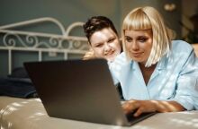 Σε δημόσια διαβούλευση το νομοσχέδιο για τον γάμο ομόφυλων ζευγαριών