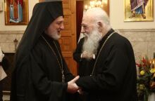 Ιερώνυμος: Τα παιδιά των ομόφυλων ζευγαριών θα βαφτίζονται