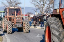 Θεσσαλονίκη: Κινητοποιήσεις αγροτών στον κόμβο του αεροδρομίου