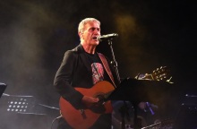 Γιώργος Νταλάρας