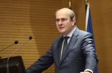 Κ. Χατζηδάκης: Βγήκαμε στις αγορές για 4 δισ. και μας πρόσφεραν 35