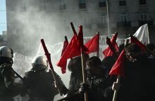 Ένταση μεταξύ διαδηλωτών και αστυνομικών στο πανεκπαιδευτικό συλλαλητήριο στην Αθήνα	