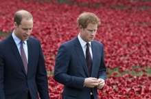 Βασιλιάς Κάρολος: H ολιγόλεπτη συνάντηση με τον Πρίγκιπα Χάρι που διέμεινε εκτός βασιλικής κατοικίας