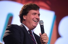 Τάκερ Κάρλσον: Θα πάρει συνέντευξη από τον Βλαντιμίρ Πούτιν - Σάλος σε ΗΠΑ και Ρωσία