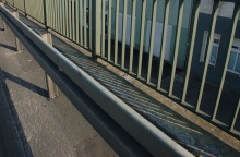 Τα μεταλλικά στηθαία δεν προσφέρουν ασφάλεια στα ηλεκτρικά αυτοκίνητα, σύμφωνα με έρευνα	