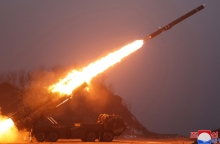 Βόρεια Κορέα: Εκτόξευση πυραύλου ανοικτά της Ιαπωνίας - Η 5η για φέτος Όπλα και πυρομαχικά στέλνει ο Κιμ Γιονγκ Ουν στη Ρωσία