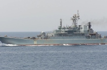 Οι ουκρανικές δυνάμεις κατέστρεψαν μεγάλο ρωσικό αποβατικό πλοίο ανοιχτά της Κριμαίας. Το Tsezar Kunikov χτυπήθηκε από θαλάσσια drones