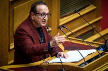 Μπιμπίλας: Διακομματικό χειροκρότημα στην ομιλία για τον γάμο ομόφυλων