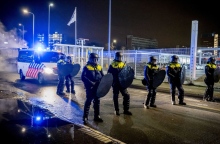 Ολλανδία: Τέσσερις αστυνομικοί τραυματίστηκαν κατά τη διάρκεια συγκρούσεων στη Χάγη μεταξύ ομάδων πολιτών από την Ερυθραία	