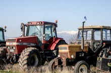 Αγρότες: Παραμένουν στα μπλόκα ως τη Δευτέρα