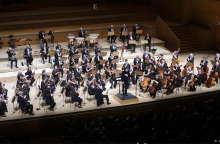 Ο Διονύσης Γραμμένος διευθύνει τη Φιλαρμονική του Λονδίνου