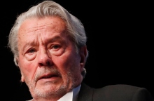 Ο Αλέν «Ράμπο» Ντελόν: Κατασχέθηκαν 72 πυροβόλα όπλα και πάνω από 3.000 φυσίγγια από σπίτι του