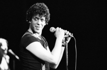Σαν σήμερα: Ποιος ήταν πραγματικά ο Lou Reed  25 facts για τη ζωή του τραγουδιστή των The Velvet Underground