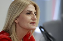 Στη «μάχη» των Ευρωεκλογών η Δώρα Αυγέρη - Aποχωρεί από εκπρόσωπος του ΣΥΡΙΖΑ