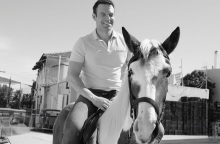 Στην Αργολίδα ο Στέφανος Κασσελάκης - Του χάρισαν ένα άλογο, τη «Σελήνη»