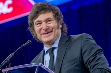 Αργεντινή: Οι εργαζόμενοι στο Telam βρήκαν κλειστές τις πόρτες του πρακτορείου ειδήσεων και αστυνομικοί έδιωχναν όποιον προσπαθούσε να μπει μέσα	