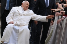 Αντιδράσεις από τις δηλώσεις του Πάπα για παράδοση των Ουκρανών και λευκή σημαία 