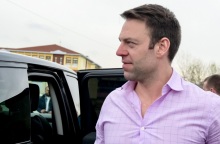 Στέφανος Κασσελάκης: Eχω βγάλει τα χρήματα μου νόμιμα, απέναντι στα τζάκια εδώ πέρα