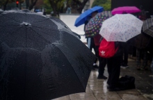 Πώς θα είναι ο καιρός την Πέμπτη: Βροχές, άνεμοι και κρύο - Αναλυτική πρόγνωση από την EMY