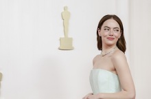 Το viral «σπριντ» της Έμμα Στόουν όταν κατάλαβε πως λείπει από τη βράβευση του «Poor Things»