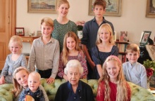 Νέο σκάνδαλο «photogate» στο Παλάτι: Επεξεργασμένη φωτογραφία της Ελισαβέτ με τα δισέγγονά της