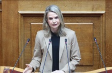 Μιλένα Αποστολάκη: Κυνική επίδειξη περιφρόνησης στους νεκρούς των Τεμπών η απουσία του πρωθυπουργού
