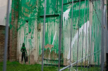 Άγνωστοι έριξαν λευκή μπογιά στο τελευταίο έργο του Banksy στο Λονδίνο