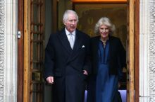 Βασιλιάς Κάρολος: «Τα πάει πολύ καλά» είπε η Καμίλα σε πολίτες