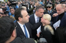 Τέμπη: «Ζητώ δικαιοσύνη για την κόρη μου» - Η μητέρα της Κλαούντια βρέθηκε στην παρέλαση της Λάρισας