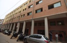  19ΧΡΟΝΟΣ ΕΙΣΕΒΑΛΕ ΜΕ ΜΑΧΑΙΡΙ ΚΑΙ ΣΦΥΡΙ ΣΤΟ 41ο ΓΥΜΝΑΣΙΟ ΤΗΣ ΚΥΨΕΛΗΣ ΚΑΙ ΤΡΑΥΜΑΤΙΣΕ ΤΟΝ ΔΙΕΥΘΥΝΤΗ ΚΑΙ ΜΑΘΗΤΗ