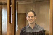 Ρωσία: Στην επέτειο της σύλληψης του Έβαν Γκέρσκοβιτς, ο πρόεδρος Μπάιντεν διαμηνύει στη Μόσχα ότι θα πληρώσει το τίμημα