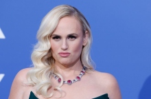 Η Rebel Wilson ισχυρίζεται ότι παρενοχλήθηκε σεξουαλικά από τον Borat στα γυρίσματα ταινίας 