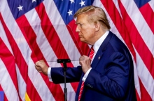 Ο Τραμπ προηγείται του Μπάιντεν σε έξι κρίσιμες Πολιτείες 