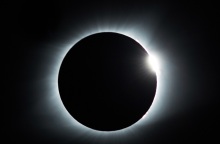 «Αν δεις μία, θες να τις δεις όλες» - Ο άνθρωπος 105 ετών που θα δει την 13η του ολική έκλειψη ηλίου