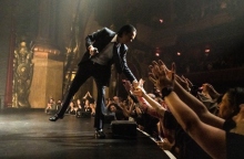 Ο Nick Cave έρχεται solo στη Στέγη, μαζί με τον Colin Greenwood