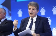 Ο υπουργός Προστασίας του Πολίτη Μιχάλης Χρυσοχοΐδης στο Οικονομικό Φόρουμ των Δελφών