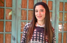 Η Μαρίνα Σάττι κοντινό πλάν 