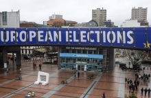 Έξω από το  Ευρωπαϊκό Κοινοβούλιο στις Βρυξέλλες 