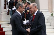 Στιγμιότυπο από τη συνάντηση Μητσοτάκη - Ερντογάν στην Αθήνα. Η άφιξη Ερντογάν στο Μαξίμου