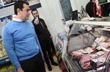 Επίσκεψη του υπουργού Ανάπτυξης Κώστα Σκρέκα σε κατάστημα αλυσίδας σουπερ μάρκετ
