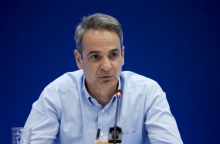 Ο Κυριάκος Μητσοτάκης μιλάει στο μικρόφωνο