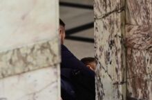 Ο βουλευτής Κωνσταντίνος Φλώρος επιτέθηκε με γροθιές σε βουλευτή του Βελόπουλου μέσα στη Βουλή