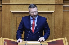 Ο Βασίλης Γραμμένος στο έδρανο της Βουλής