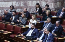 Βουλευτές στα έδρανα της Βουλής